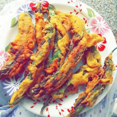 A picture of Mirchi ke pakorey/Fritters🌶.