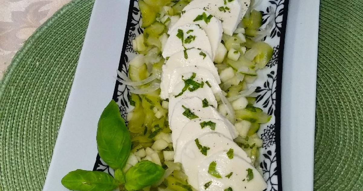 Gurken-Mozzarella -Salat mit pikantem Apfeldressing Rezept von Leonella ...