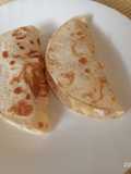 Quesadillas de pollo con cebolla caramelizada y queso