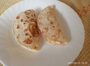 Foto principal de Quesadillas de pollo con cebolla caramelizada y queso
