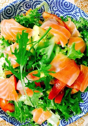 Hình của món Salad bơ cá hồi.