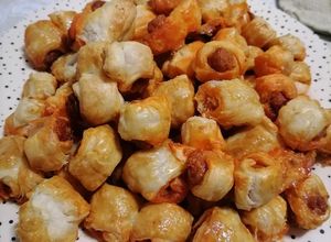 Una foto de Mini croissant de hojaldre relleno de chistorra (Airfryer)