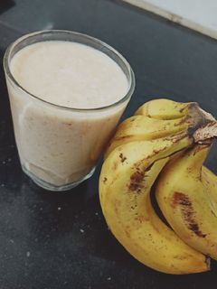 ચીકુ બનાના મિલ્ક શેક (Chiku Banana Milk Shake Recipe In Gujarati રેસીપી મુખ્ય ફોટો