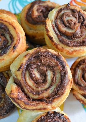 Foto principal de Rollitos de hojaldre con Nutella (postre con 2 ingredientes)