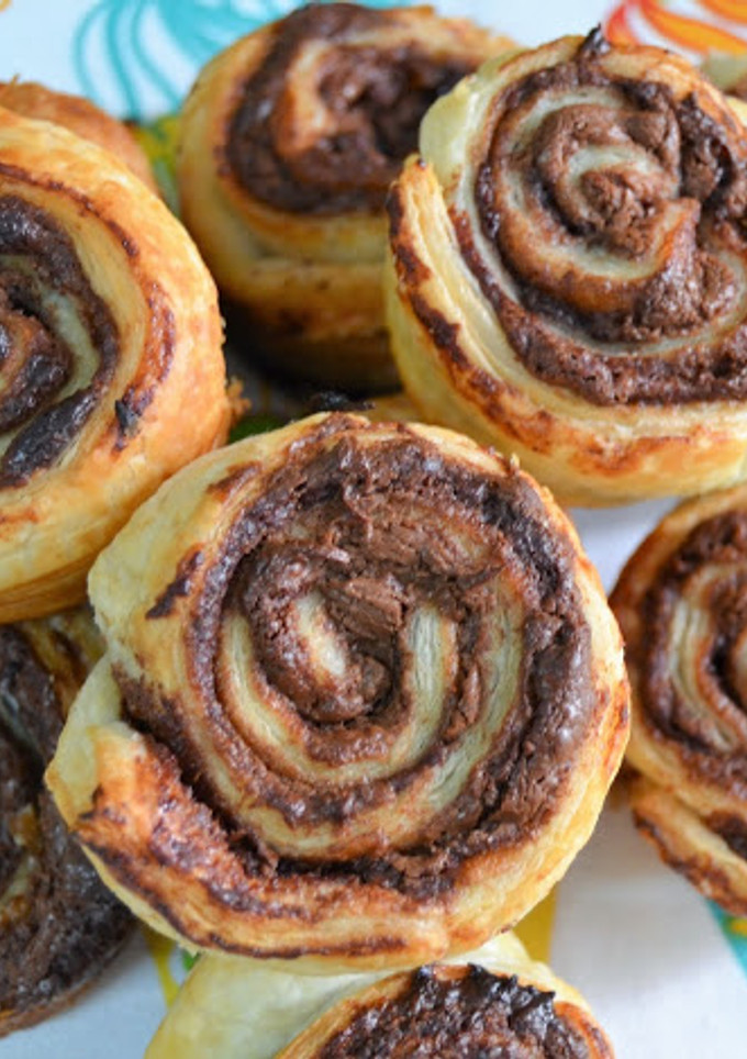 Una foto de Rollitos de hojaldre con Nutella (postre con 2 ingredientes)