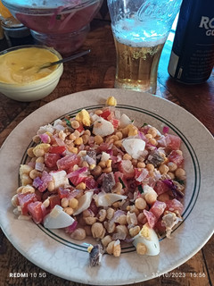 Una foto de Ensalada de garbanzos