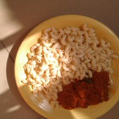 A picture of Macroni and chicken stew.