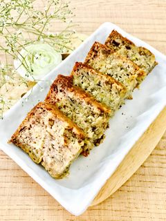A picture of Banana oatmeal cake.