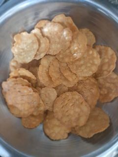आटे की मठरी(aate ki mathri recipe in hindi) रेसिपी मुख्य फोटो