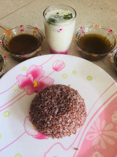 சிகப்பு அரிசி சோறு, பொன்னா கன்னி கீரை சூப்,வெந்தய குழம்பு,வெற்றில்லை ரசம்,மசாலா மோர்,கற்றாழை அல்வா செய்முறை முக்கிய புகைப்படம்