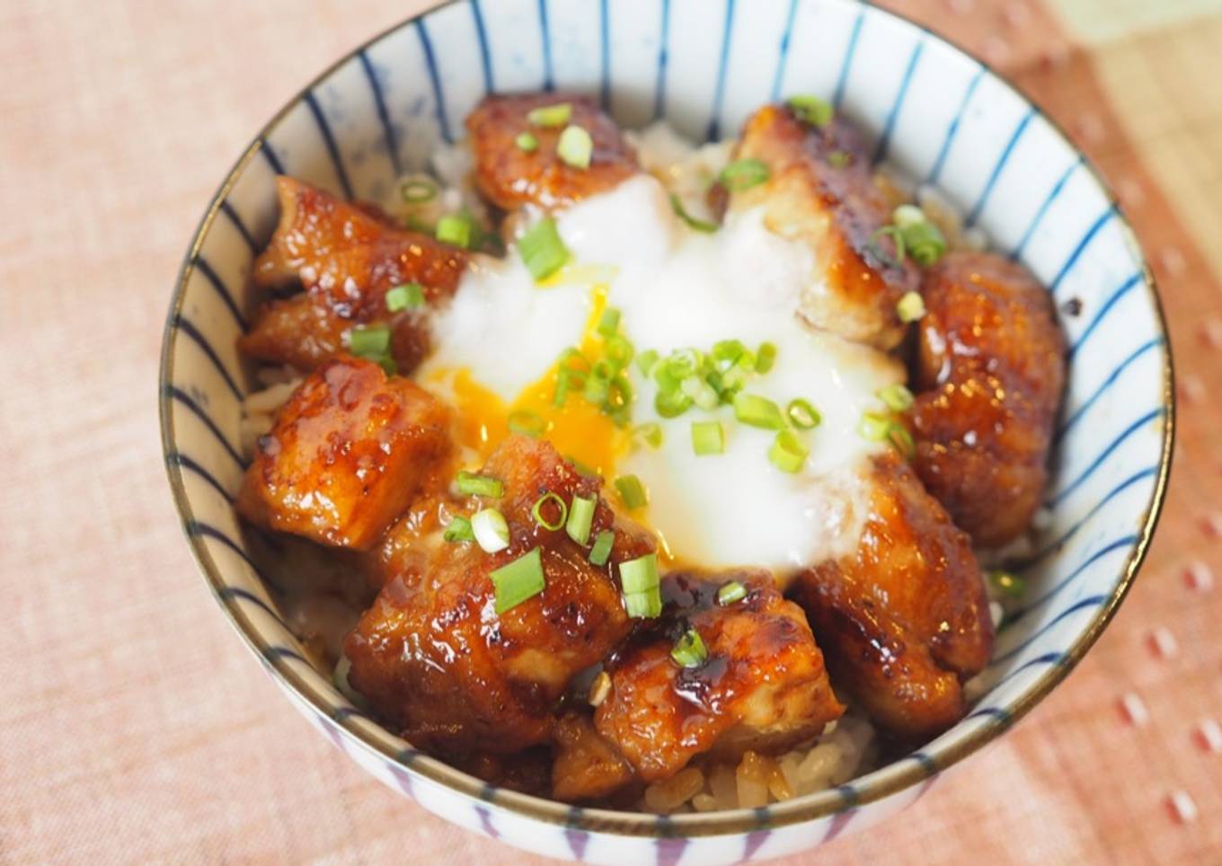 Bol de pollo teriyaki (鶏の照り焼き丼) / Comida japonesa Muy fácil