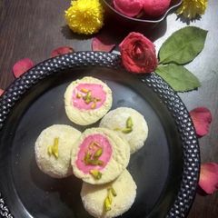 A picture of Gulabi Rasskadam.
