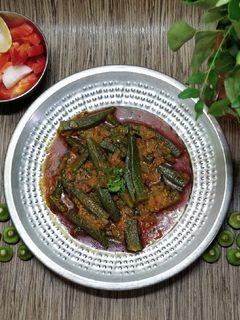 भरलेली मसाला भेंडी (bharli bhendi reciep in marathi) रेसिपी चे मुख्य फोटो