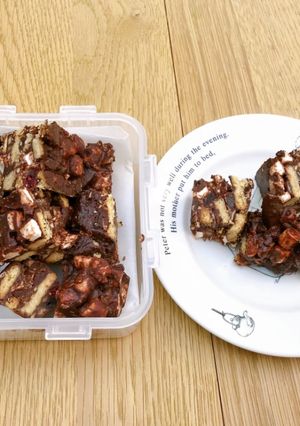 A picture of Rocky road.