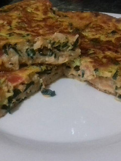 Una foto de Tortilla de verduras y atún #23