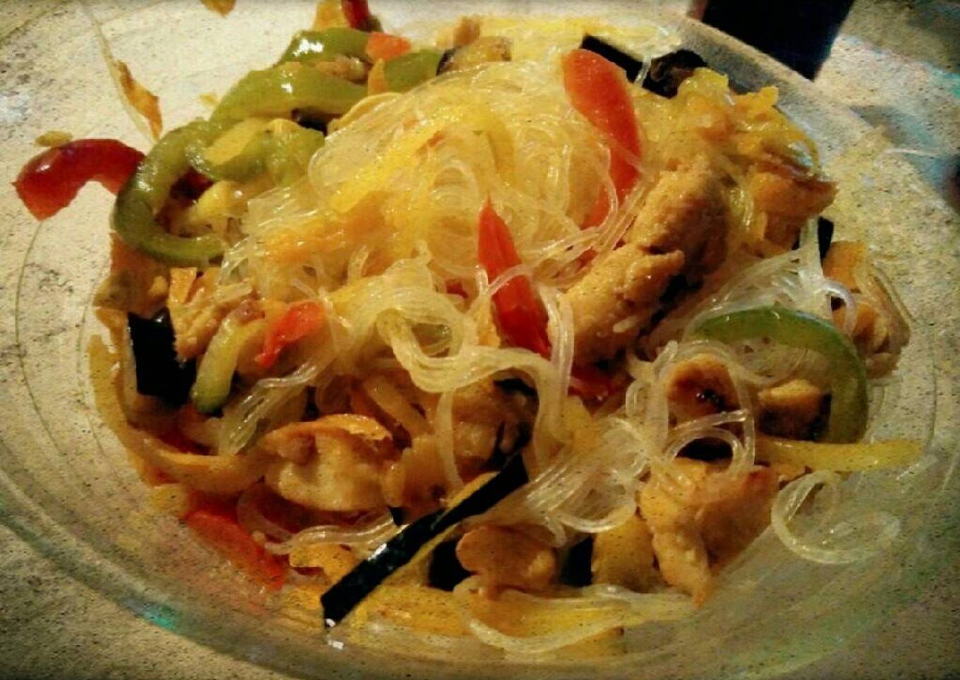 Wok de fideos de soja y pollo