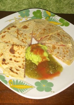 Una foto de Quesadillas Jamón y Queso