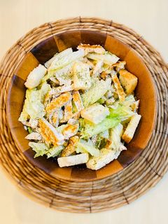 عکسی از دستور سالاد سزار (با سس رژیمی)