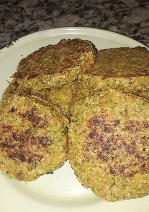 Una foto de Hamburguesas de brócoli y zanahoria