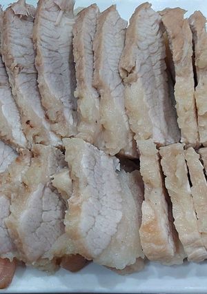 Hình của món Thịt nách heo luộc.
