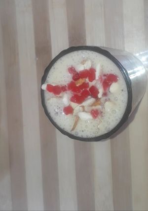 टूटी फ्रूटी बनाना मिल्कशेक (tuti fruity banana milkshake recipe in hindi) रेसिपी मुख्य फोटो