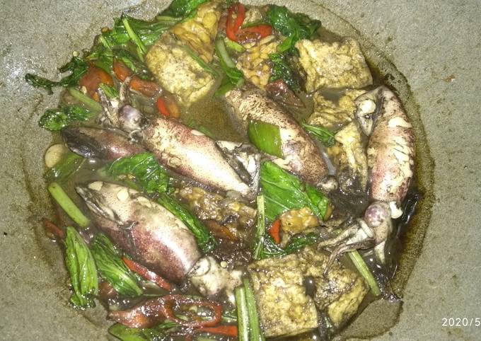 Bagaimana Membuat Tumis Cumi Hitam All in One, Lezat Sekali