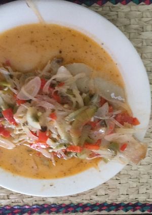 Una foto de Filete de pescado blanco de Alaska en salsa clara