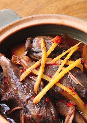 Hình của món Nõn chuối kho riềng.