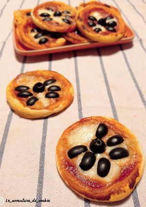 A picture of Spider Mini Pizzas.