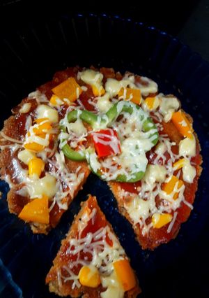 A picture of Leftover upma pizza.