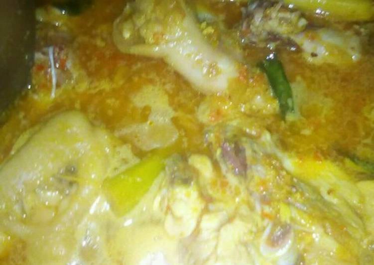 Bagaimana Menyiapkan Ayam woku yang Menggugah Selera