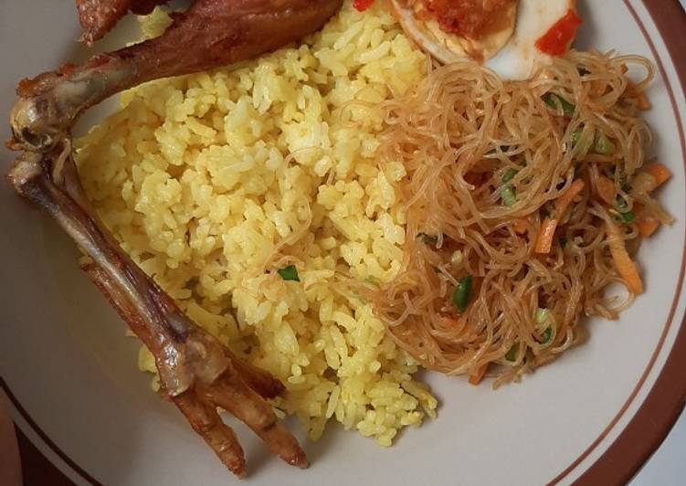 Nasi kuning simpel rice cooker