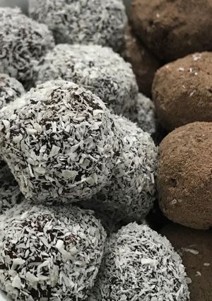 Una foto de Trufas de chocolate y coco