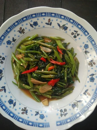 Langkah Gampang Menyiapkan Resep Tumis Kangkung Saos Tiram yang Lezat Sekali Anti Ribet, Uenak Banget