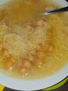 Una foto de Caldo de pollo olla GM