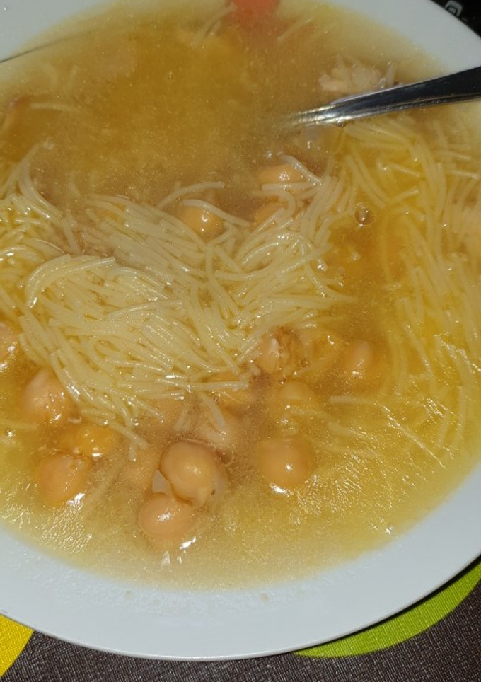 Una foto de Caldo de pollo olla GM