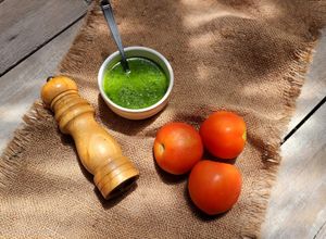 Una foto de 🌱🧄 Pesto simple de albahaca - 3 ingredientes - Conservación ideal y máximo aprovechamiento 🧄🌱