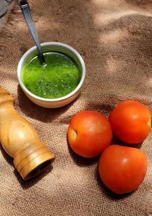 Una foto de 🌱🧄 Pesto simple de albahaca - 3 ingredientes - Conservación ideal y máximo aprovechamiento 🧄🌱