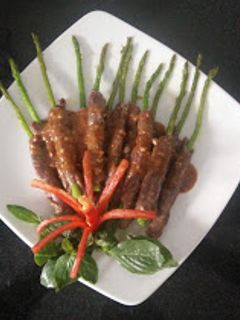 Hình của món Bò cuộn măng tây.