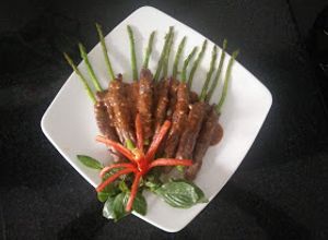 Hình của món Bò cuộn măng tây.