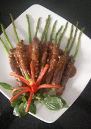 Hình của món Bò cuộn măng tây.