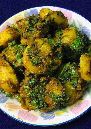 मसाला धनिया आलू(madsala dhaniya aloo recipe in hindi) रेसिपी मुख्य फोटो