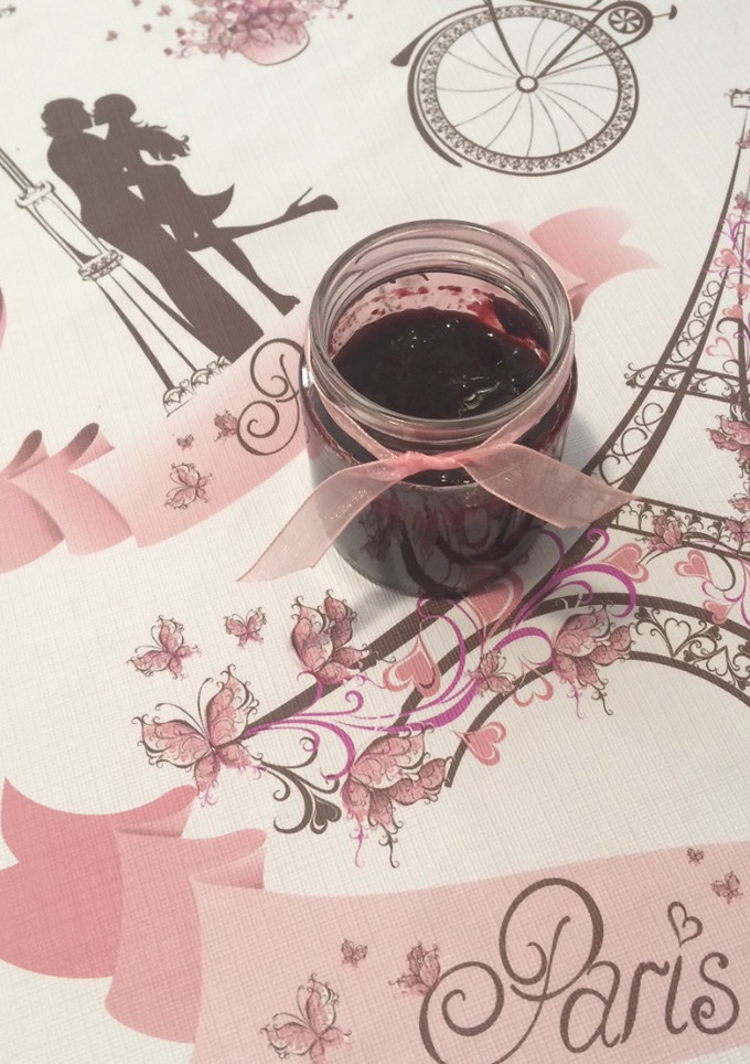 Una foto de Mermelada de moras silvestres con un toque de jengibre en panificadora