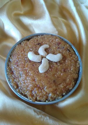 મિલ્ક ડ્રાયફ્રુટ હલવા (milk dryfruits halwa recipe in gujarati) રેસીપી મુખ્ય ફોટો