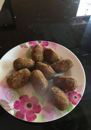 A picture of Falafel:Arabic snack.