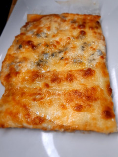Una foto de Pizza 4 quesos