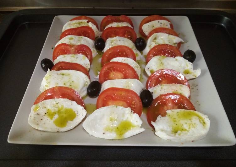 Ensalada de tomate y mozzarella (caprese)