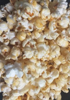 Una foto de Pochoclos con caramelo