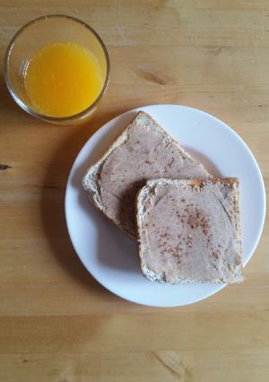 Foto principal de Merienda saludable rápida de tostadas con crema de cacahuetes 🥜