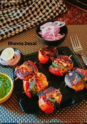 પનીર ટિક્કા (Paneer Tikka Recipe In Gujarati) રેસીપી મુખ્ય ફોટો